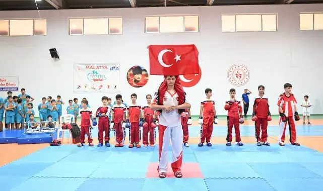 Yeşilyurt Yaz Spor Okulları'nda bin 937 sporcuya eğitim verildi