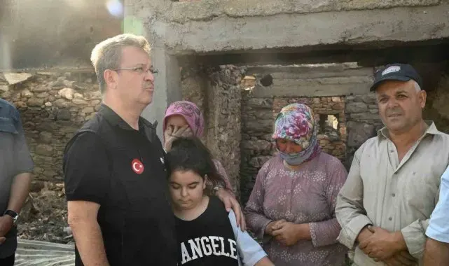 Vali Ünlü, yangından etkilenen mahallelerde incelemelerde bulundu
