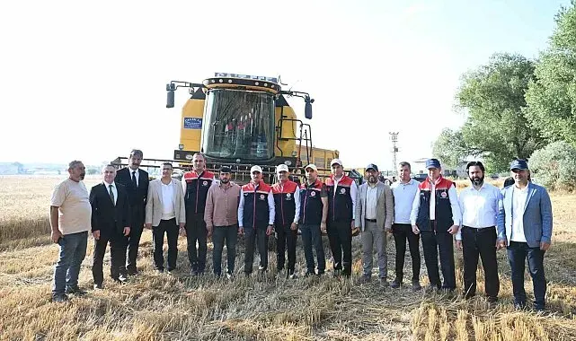 Erzurum Valisi Baruş'tan meslek lisesinde buğday hasadı