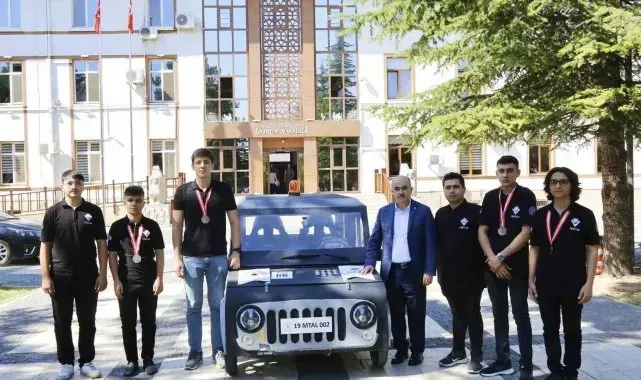 Vali Dağlı, "Gençlerimizin bilim ve teknolojiye sunacağı her katkı önemli"