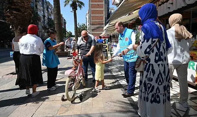 Denizli'de Mevlid Kandili'nde 571 gül dağıtıldı