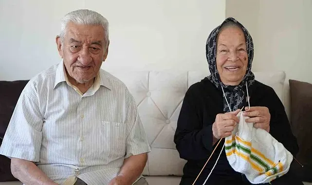 Rüyası hayatına yön verdi, yarım asırdır çocuklar için örgü örüyor: 72 yıllık eşi en büyük destekçisi