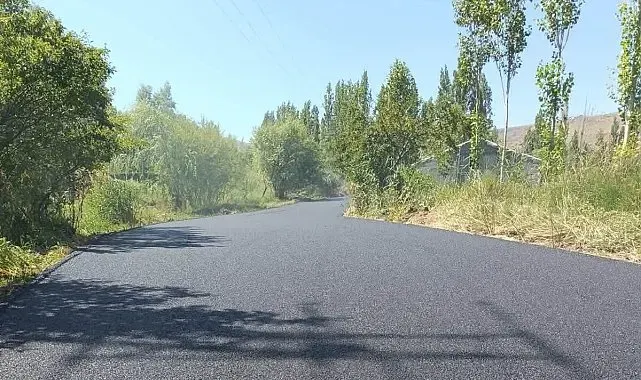 Kağızman'da köy yollarında asfalt seferberliği: 7 kilometrelik yol yenileniyor