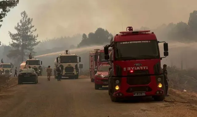 Ekipler alevlere duvar ördü, direniyor