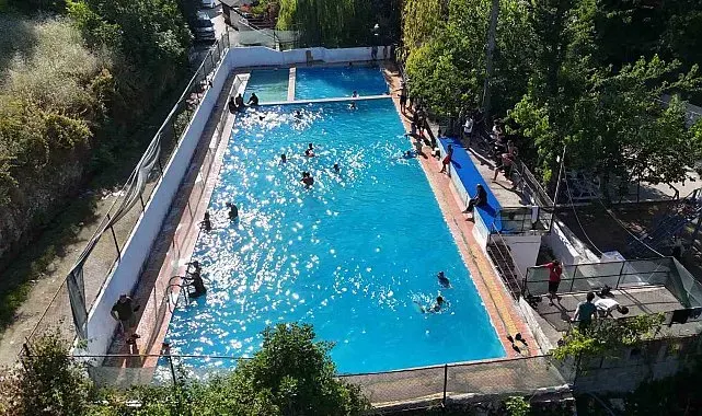 40 dereceyi aşan sıcakta vatandaşın serinleme adresi doğal suyuyla beslenen havuz oldu