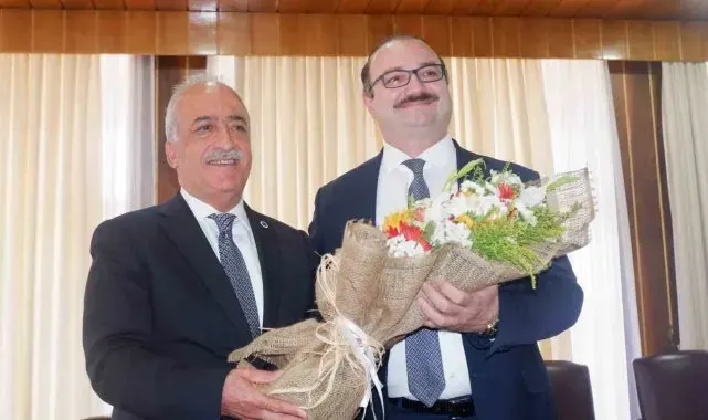 Atatürk Üniversitesi'nde devir-teslim