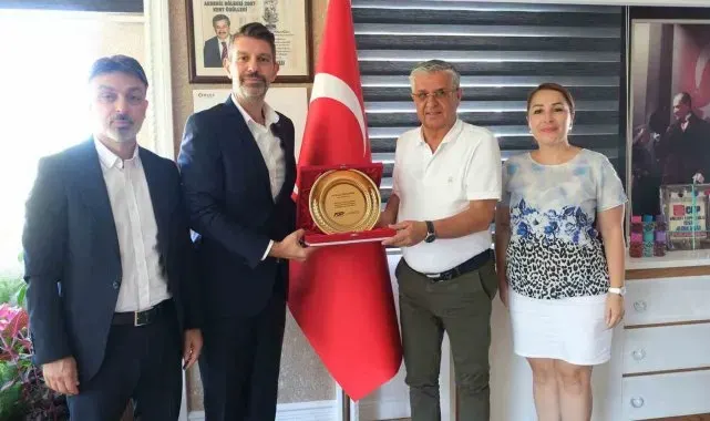 ADP Başkanı Özkırmızı: "Kemer Belediyesi'nin eğitim alanındaki başarılı çalışmalarını takdir diyorum"