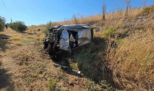 Otomobil zeytinliğe uçtu: 1'i ağır 2 yaralı