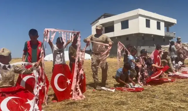 Eyleme götürülen çocuklara jandarmadan uçurtma jesti