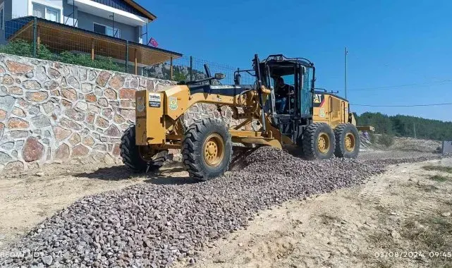 Tarsus Belediyesi kırsal mahallerdeki yolları yeniliyor