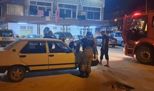 Seyir halindeki aracın motor kısmı alev aldı