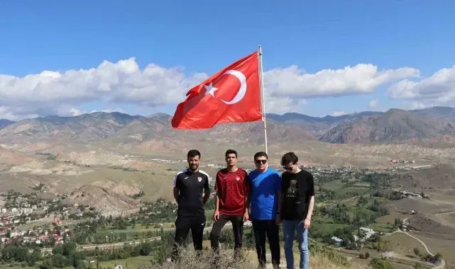 Lale Dağı'nın bayrağını yenilediler