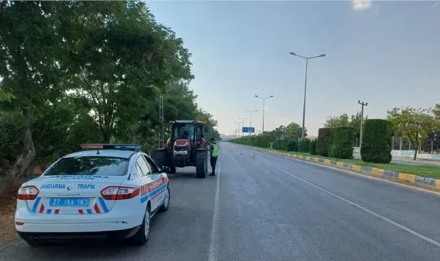 Gaziantep'te işçileri taşıyan araç ve traktör sürücüleri denetlendi