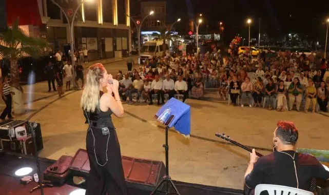 Koçarlı'da vatandaşlar yaz konserinde eğlendi
