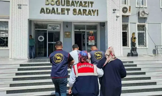 Ağrı'da iki firari yakalandı