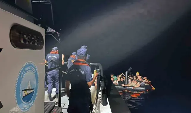 Marmaris'te 42 düzensiz göçmen kurtarıldı, bir göçmen kaçakçılığı şüphelisi yakalandı
