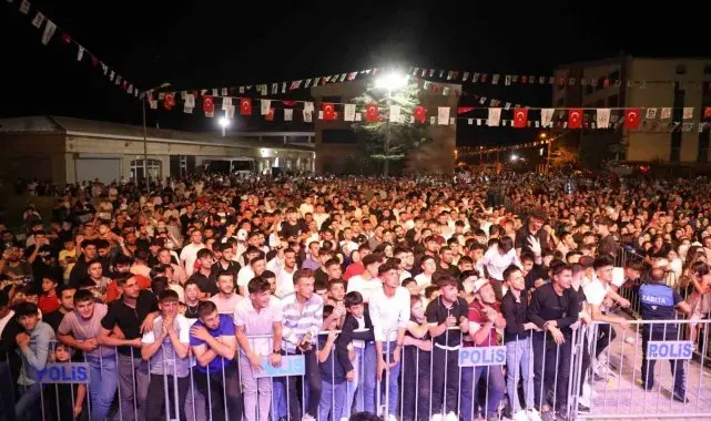 Bitlisliler Barış Adal konseri ile coştu