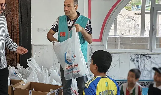Cansuyu Derneği Cizre'deki Kur'an kursu öğrencilerinin yüzlerini güldürdü