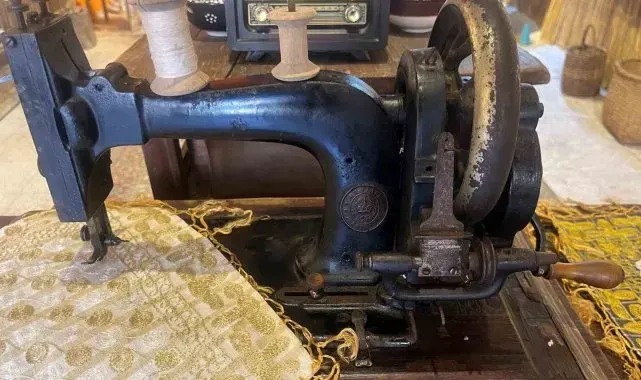 224 yıllık tarihi dikiş makinasına gözü gibi bakıyor