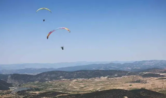 Bilecik Meryem Dağı'nda 'Tandem Uçuş' ile bir ilke imza atıldı