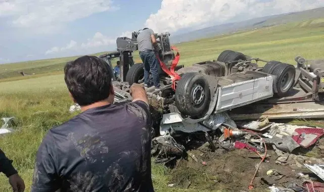 Kars'ta tırda sıkışan sürücüyü AFAD kurtardı