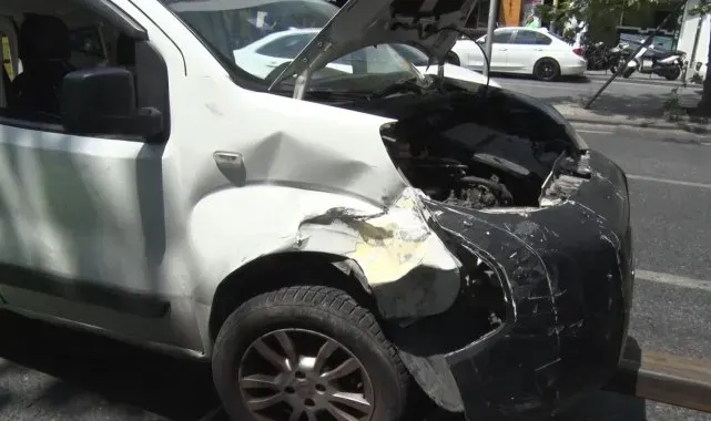 Alkollü sürücü park halindeki araca çarptı: Trafik kilitlendi
