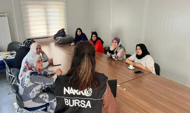 Narkotik polisleri vatandaşları bilgilendirdi