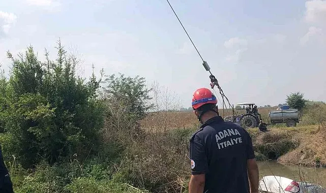 Otomobil dereye uçtu: Sürücü yüzerek kurtuldu