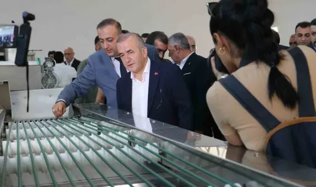 Elazığ'da kayısı işleme, paketleme ve analiz tesisi açıldı