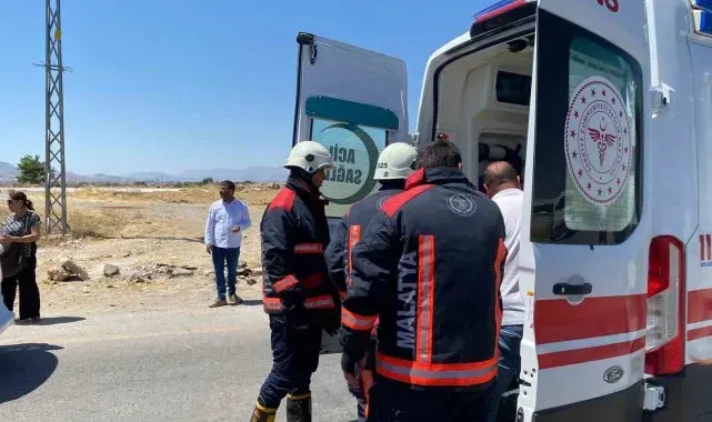 Kamyonet ile otomobil çarpıştı: 3 yaralı