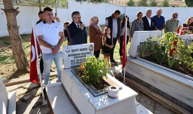 Şehit bebek ve annesi mezarı başında anıldı