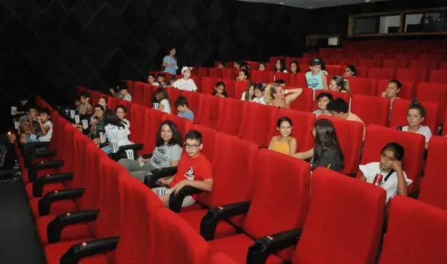 Kemer'de geleceğin müzisyenleri ve yelkencileri Cinemapink'te buluştu