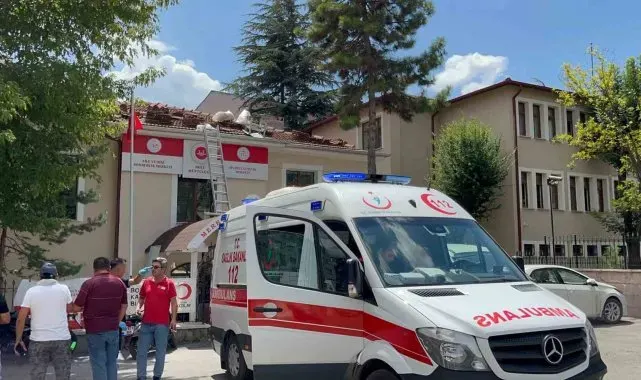 Merdivenden düşen işçi yaralandı