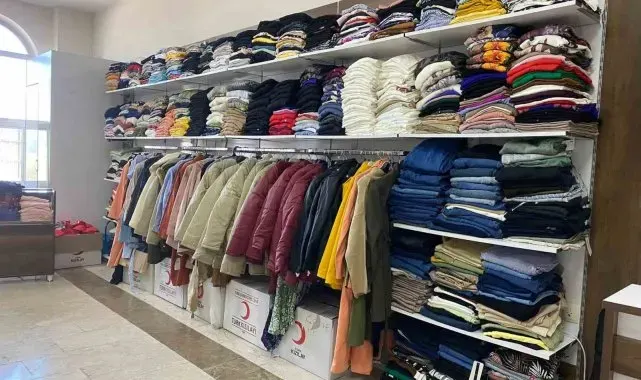 Kızılay Ağrı'da üniversite öğrencilerine ücretsiz giyim