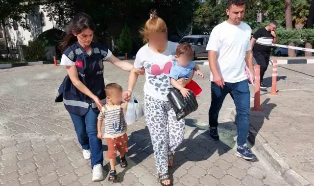 Dilenci kılığında 2,5 milyonluk altın çalan kadınlar yakalandı