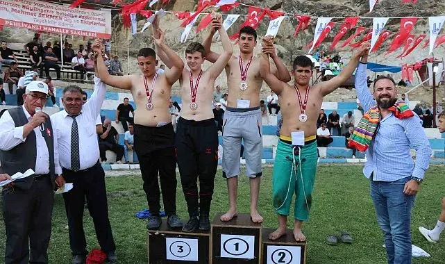 Pehlivanlı'da pehlivanlar kıyasıya güreşti