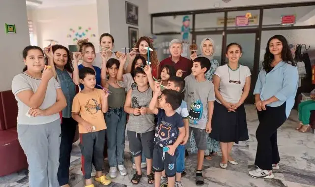 Çine'de çocuklar oyuncakçı dede ile buluştu
