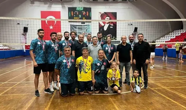 Aydın İl Sağlık Müdürlüğü voleybol turnuvasında 3'üncü oldu