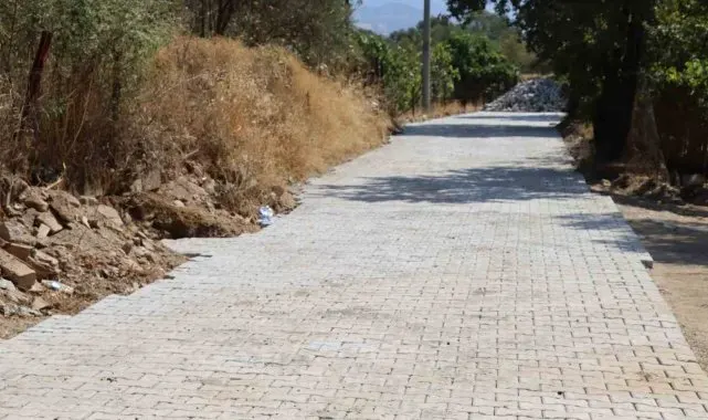 Nazilli Belediyesi Bozyurt'ta yolları yeniliyor