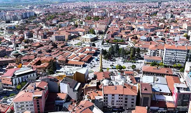 Bakan Kurum paylaştı: Çorum'un tarihi meydanı gün yüzüne çıktı