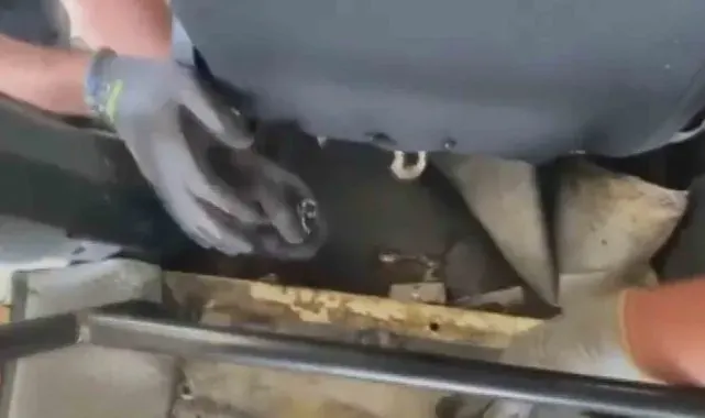 Aracın gizli bölmesinden 10 kilo uyuşturucu çıktı
