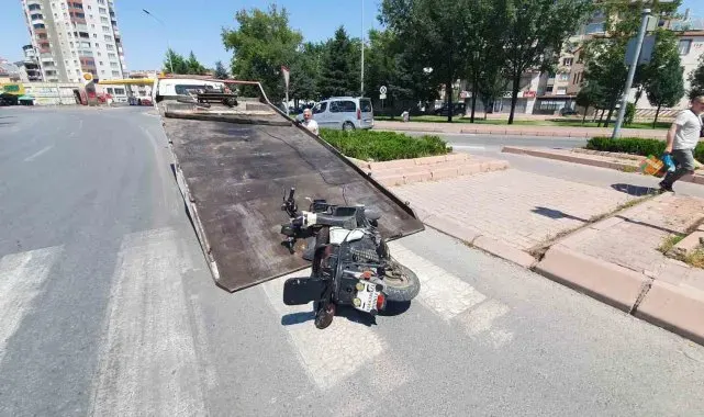 Elektrikli motosikletin çarptığı kadın ağır yaralandı