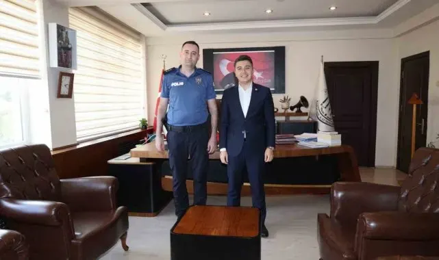 Başkomiserliğe terfi eden Kulaksız'a rütbesini Kaymakam Gündoğdu taktı