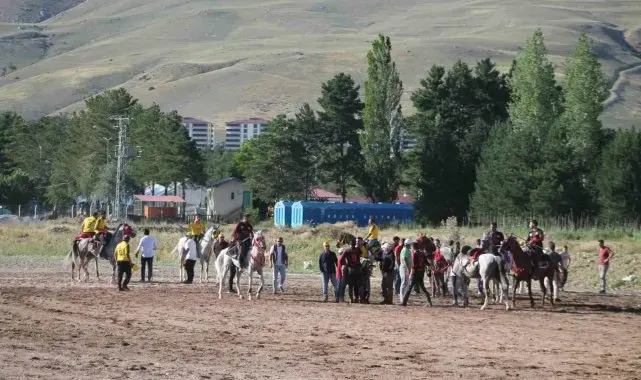 Cirit müsabakasında atlar çarpıştı yürekler ağızlara geldi