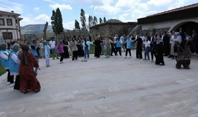Kenan Yavuz Etnografya Müzesinde türkü dolu saatler