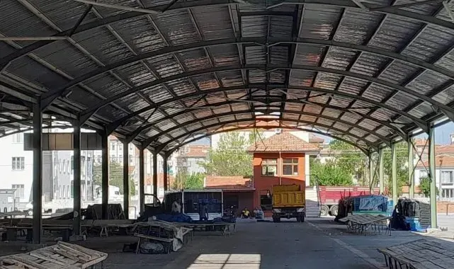 Alaca Belediyesi'nden kapalı pazar yerinde bakım ve onarım çalışması