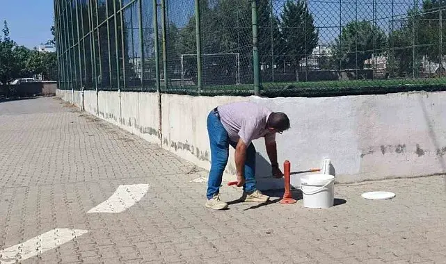 Fatih Anadolu Lisesi'nde okulun bakım ve onarımı personelin emeğiyle yapılıyor