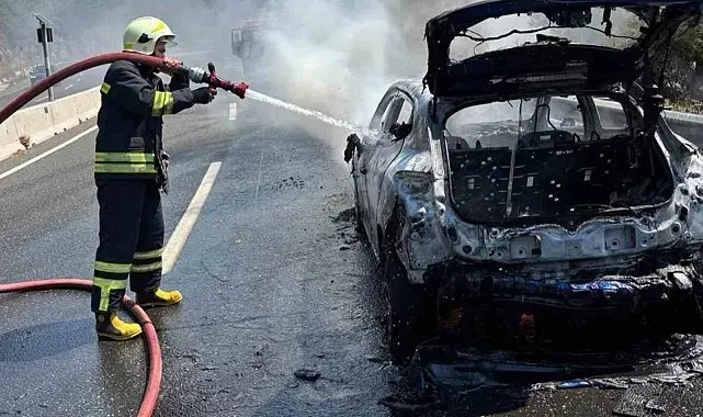 Sakar'da yanan araç kullanılmaz hale geldi