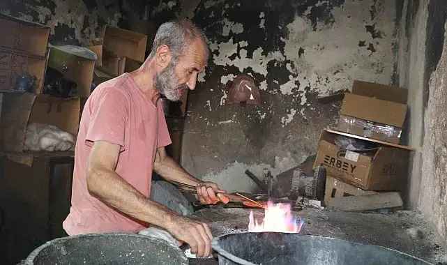 Hem kalaycı hem şair