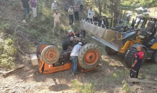 Emet'te devrilen traktörün altında kalan sürücü hayatını kaybetti